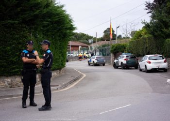 Llanes guarda silencio por la agente asesinada: Barbón denuncia “una muestra más de la violencia machista”