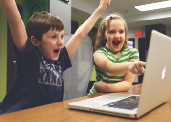 ¿Qué quieren ser de mayores los niños y niñas asturianos? Ellos prefieren el balón, ellas, las aulas