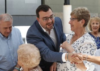 Barbón se lanza a por un tercer mandato con el PP pisándole los talones y Vox disparado