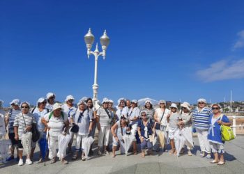 Galería | Los bañadores de los años 20 vuelven a San Lorenzo: las mujeres de La Corredoria recuperan sus tradicionales baños de ola