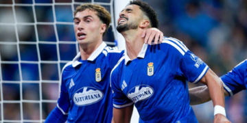 El derbi explota en el Tartiere: roja, tanganas y un Real Oviedo que acaba celebrando a lo grande