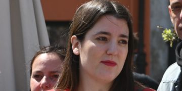 Olaya Suárez (Podemos): «Casi todos en Gijón estamos más cerca de acabar en el Albergue Covadonga que de ser millonarios»