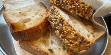 Que no te cobren de más: diez restaurantes devuelven el importe del pan por no incluirlo en sus cartas… Y dos están en Asturias