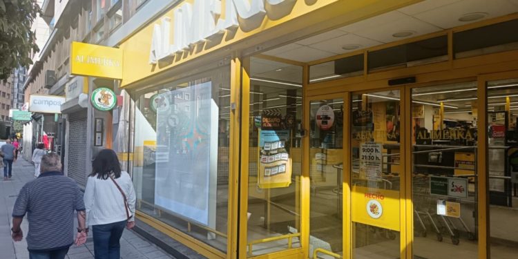 Ruptura interna en Alimerka: la empresa impone el nuevo calendario pese al completo rechazo sindical