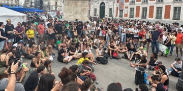 Una mirada asturiana a la nueva acampada en Sol: «Veo a la gente muy ilusionada; se abre un horizonte nuevo»