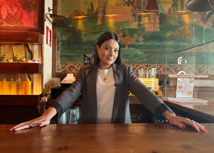 Cierra la bocatería de Gijón que se hizo viral con su «drama» del andamio: «Gracias por todo lo que habéis vivido con nosotros»