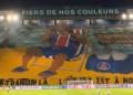 La playa verde Luis Enrique da el salto a Europa: protagoniza un gran tifo en el parisino Parque de los Príncipes