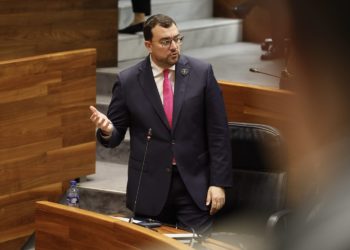 Barbón saca la cara a Lastra y lanza un dardo al PP: «Fíjese qué buena candidata tiene el PSOE»