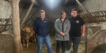 De Torrevieja a Allande para iniciar una nueva vida: la familia costarricense que ayuda a reavivar la Asturias rural