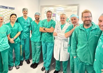 Cabueñes hace historia con la primera operación robótica de un aneurisma de aorta en España