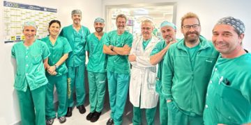 Cabueñes hace historia con la primera operación robótica de un aneurisma de aorta en España