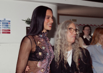 Patti Smith se emociona al recordar ante Dua Lipa la sorpresa de los 3.000 coristas en Oviedo: «Fue el pan de los ángeles»