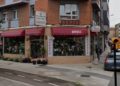 La Policía Local clausura la polémica floristería de Pumarín y detiene a dos personas: «Que dure la paz, por favor»