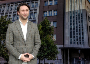 ¿Dejarlo caer para venderlo? La grave sospecha del PP sobre un edificio histórico de Gijón