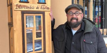 De un monólogo a un cuentacuentos en hora y media: el doblete de David Acera entre Avilés y Corvera