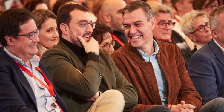 «Nunca antes unas elecciones debatieron sobre algo tan concreto: la vivienda», reflexiona Adrián Barbón