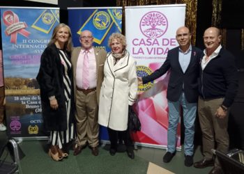 La Casa de la Vida convierte la lucha contra el cáncer en un desfile de «guerreras» en Gijón