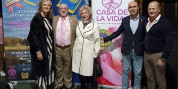 La Casa de la Vida convierte la lucha contra el cáncer en un desfile de «guerreras» en Gijón