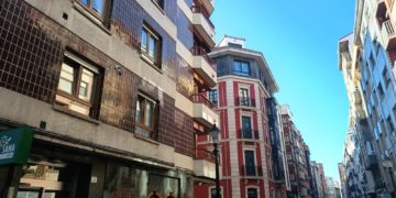 Multas de hasta 240.000 euros por acoso inmobiliario y freno a los pisos turísticos: las medidas que entran en la Ley de Vivienda de Asturias