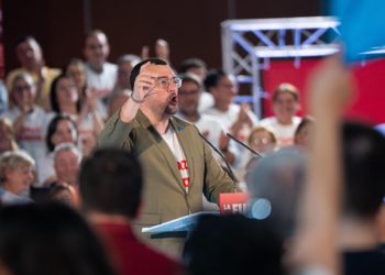 «A mis padres nadie les regaló la pensión»: Barbón estalla contra la derecha desde Gijón