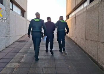 Una red familiar bajo sospecha en Asturias: cuatro detenidos por estafar a una víctima y robar 39.000 euros de otra vivienda