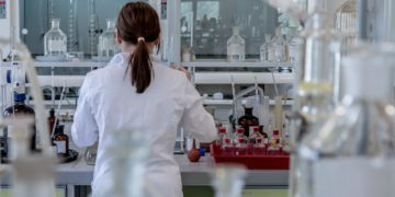 La investigación universitaria asturiana sal del llaboratoriu