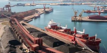 Los puertos asturianos miren al futuru ente mercancíes y actividá llocal